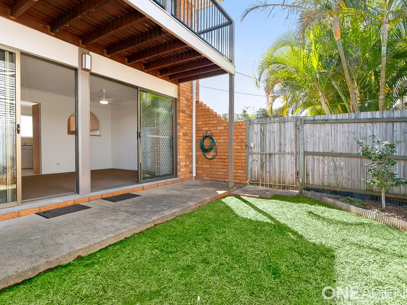 TOWNHOUSE, WAY EAST OF OXLEY, NEAR SANDY QUEENS BEACH