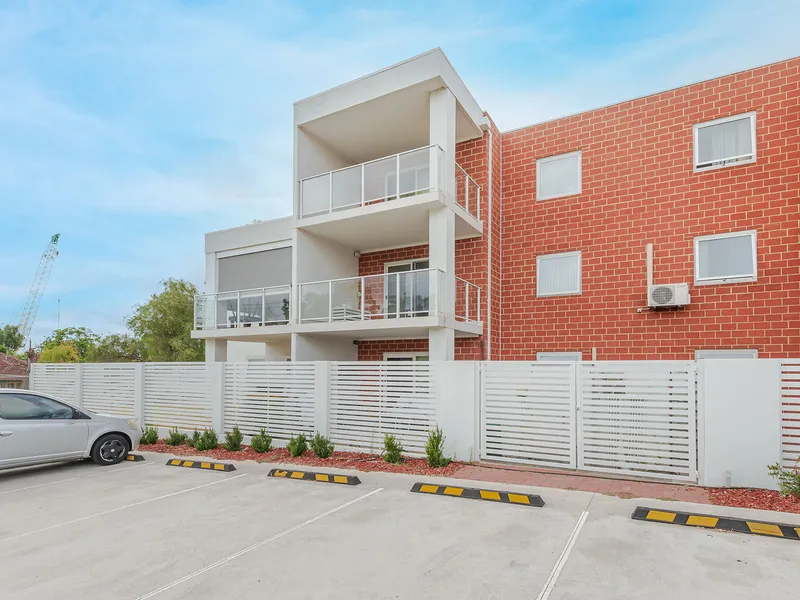 Riverside Lock-and-Leave Convenience