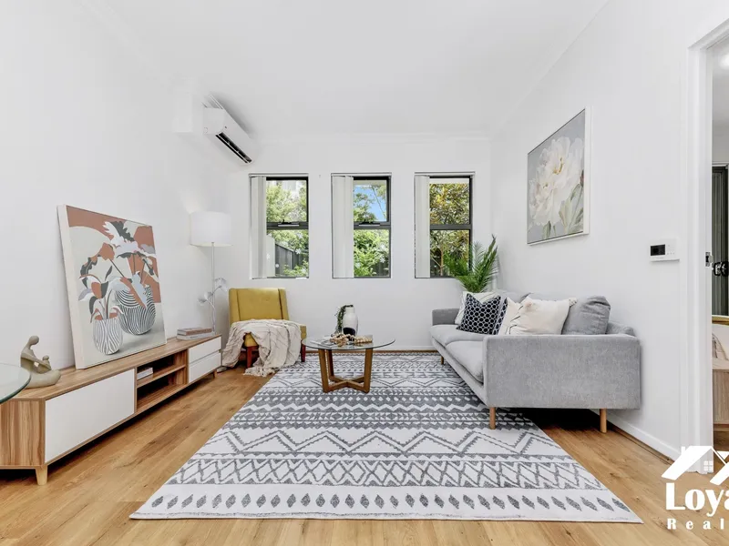 Unique Modern Apartment with Landscaped Courtyard