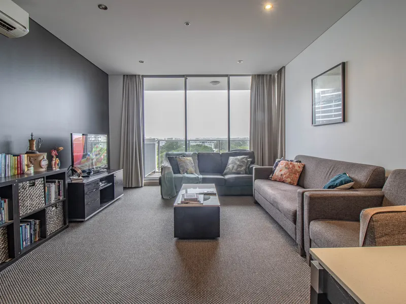 Modern 2 bed, 2 bath in Regatta Southport