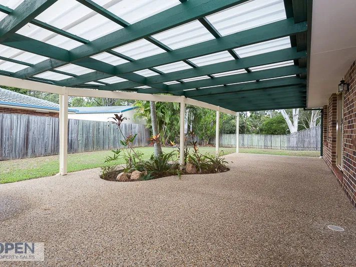 Spacious family home backing onto parkland!