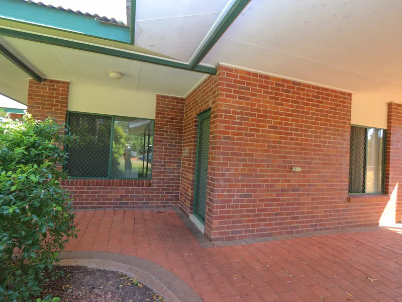 Spacious Family Home - Close to Schools and Shops