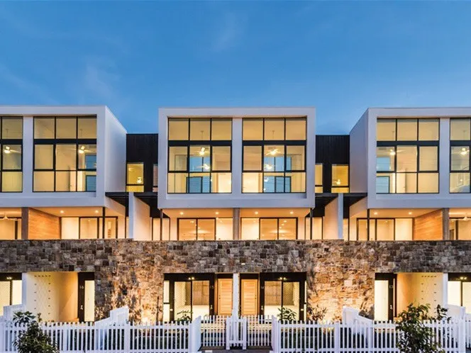 LUXURY 3 BED 2.5 BATH 2 CAR, HUGE CONTEMPORARY TOWNHOUSE