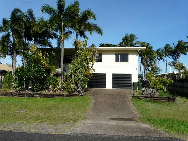ABSOLUTE BEACHFRONT - FLYING FISH POINT