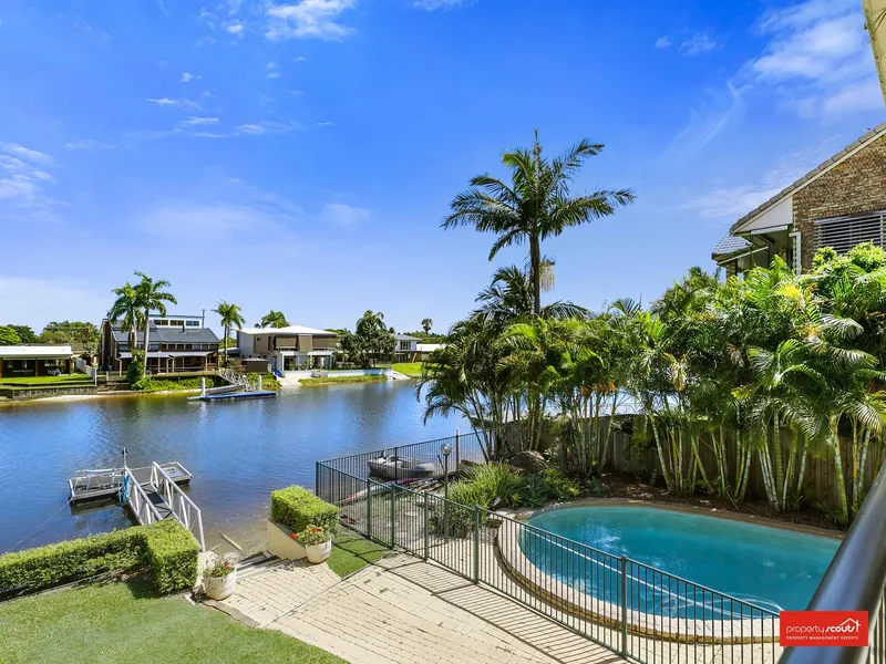 Absolute Waterfront Apartment in Maroochydore
