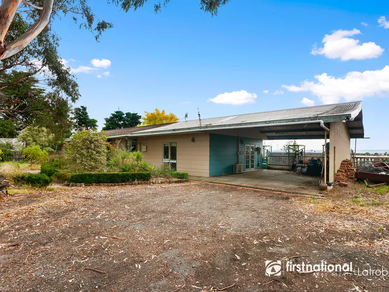 FAMILY HOME ON APPROX 10 ACRES