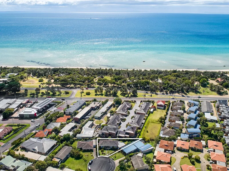 Amazing opportunity – 300m2 to beach