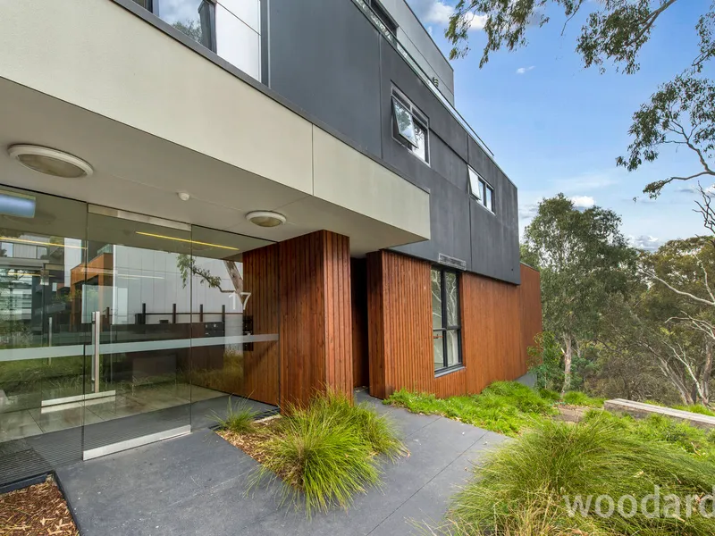 Breathtaking riverside living amongst quiet nature surrounds