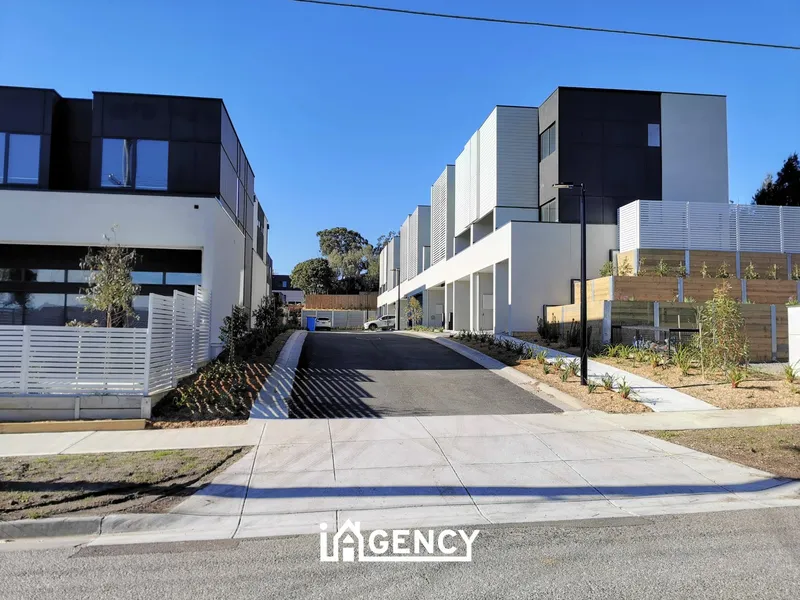 LIVELY ULTRA-MODERN NEIGHBOURHOOD!!