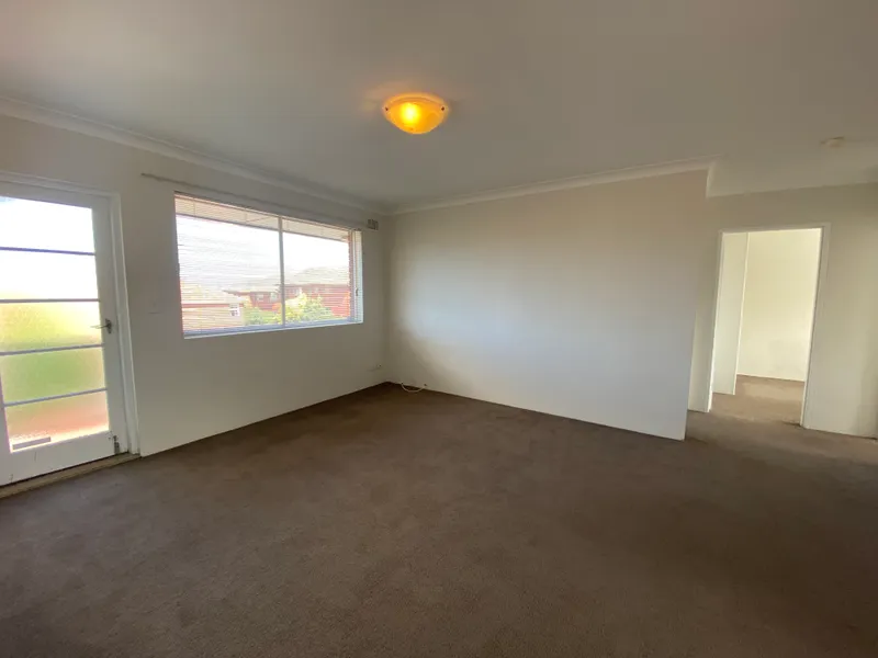 Large Two bedroom apratment with double garage