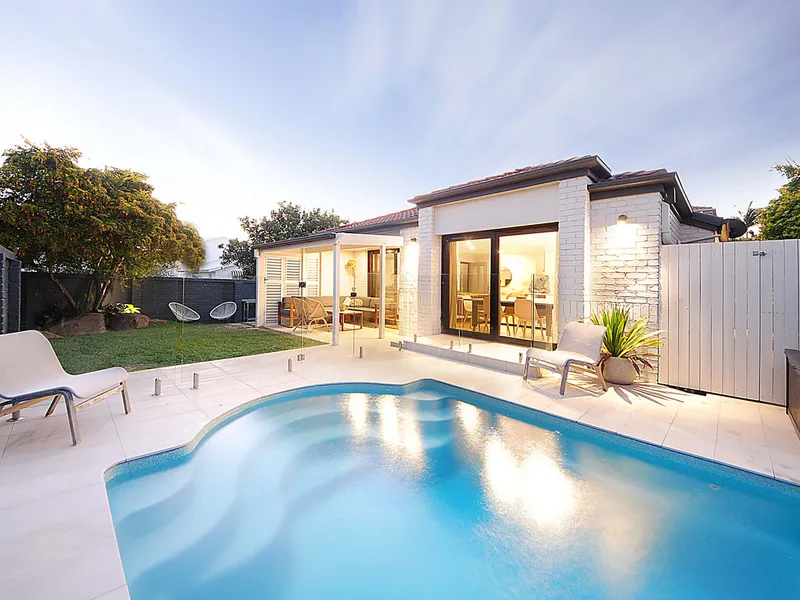 Stunning Duplex in the heart of Burleigh