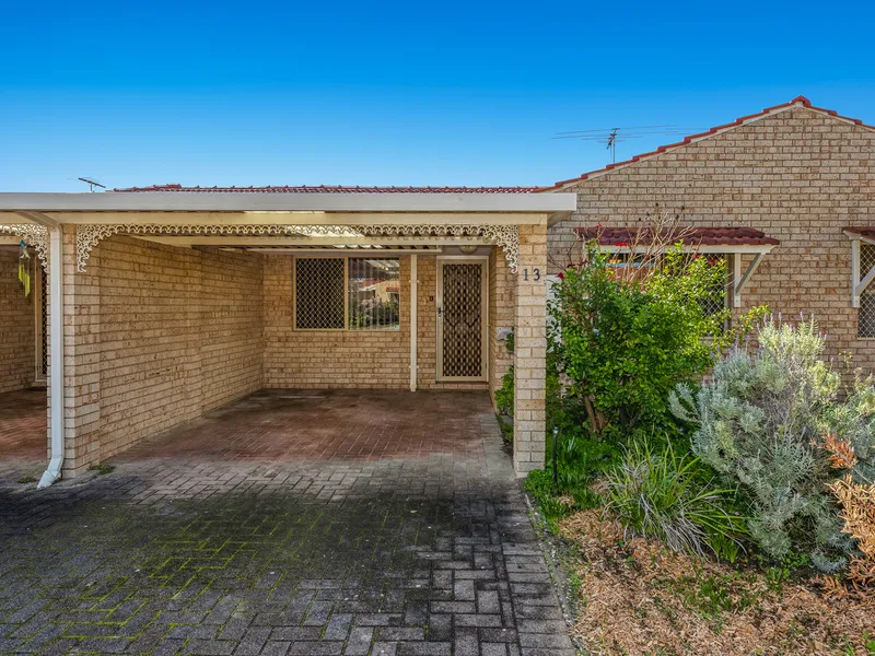 LIGHT, BRIGHT & INVITING 2x1 SET IN A LOVELY OVER 50'S COMPLEX!