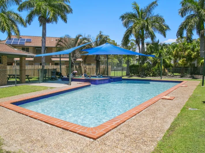 THREE BEDROOM TOWNHOUSE CLOSE TO HARBOUR TOWN SHOPPING CENTRE