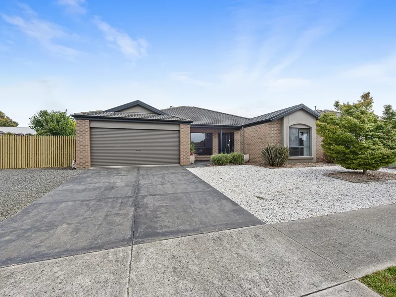 LARGE BLOCK, SPACIOUS HOME, GENEROUS SIDE ACCESS