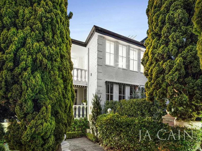 Immaculate Living in Pristine Surrounds