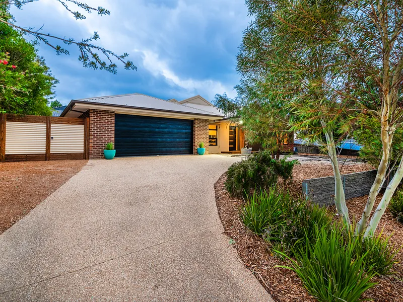 **GRAND OPENING THIS WEEK** FIRST CLASS FAMILY HOME WITH MULTIPLE LIVING ZONES - SOME 1,000M2 WITHIN PACES OF PARKALND!