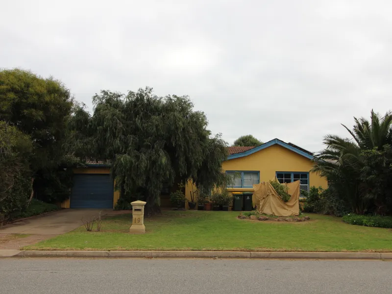 SEASIDE HOME A STONES THROW FROM THE ESPLANADE!