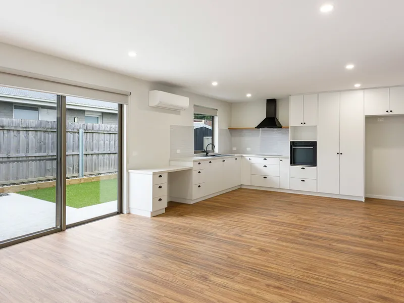 Villa unit close to shopping centre