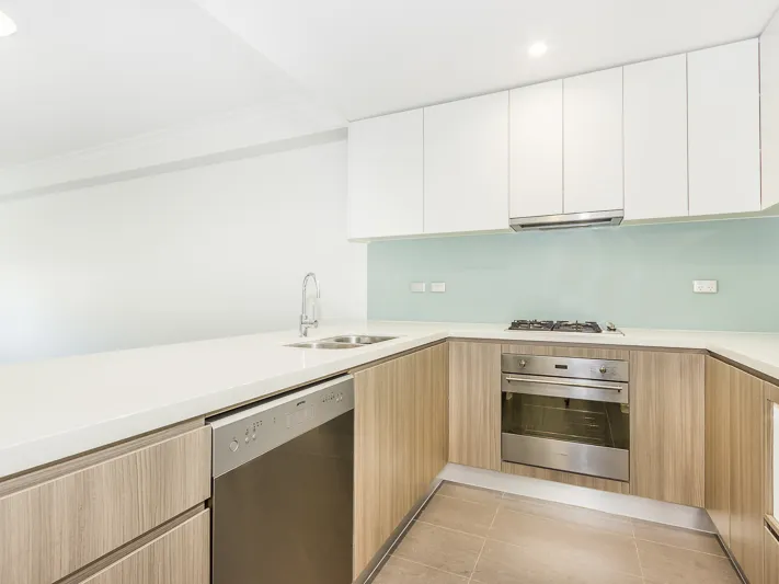 Large & modern 2 bedroom apartment