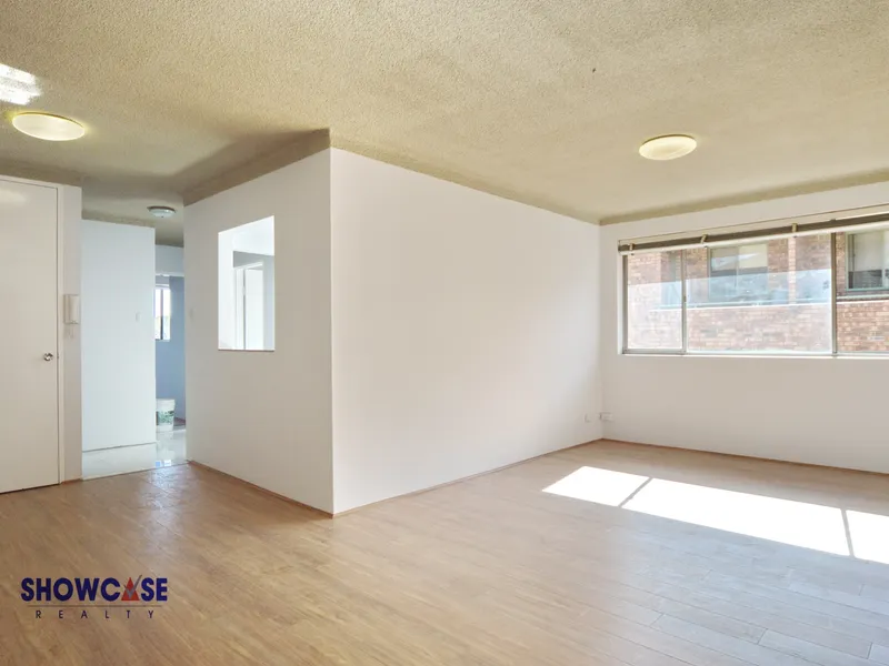 Great Value - 3 Bedrooms - Bus Stop Close Proximity