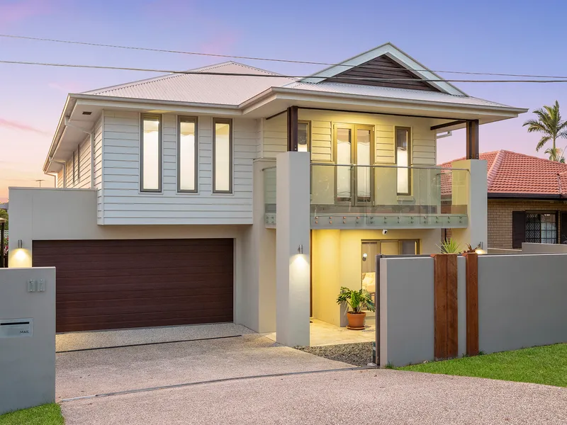 5-YEAR-OLD METRICORN BUILT HOME- 5 MINS WALKING DISTANCE FROM WESTFIELD MOUNT GRAVATT SHOPPING CENTRE & MAJOR TRANSPORT HUB