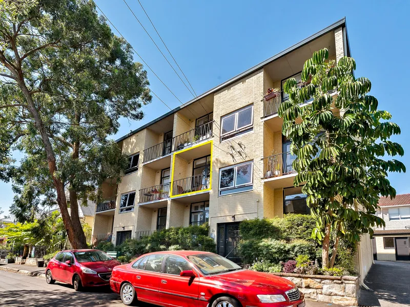 Rare peninsula entry point or investment in boutique block