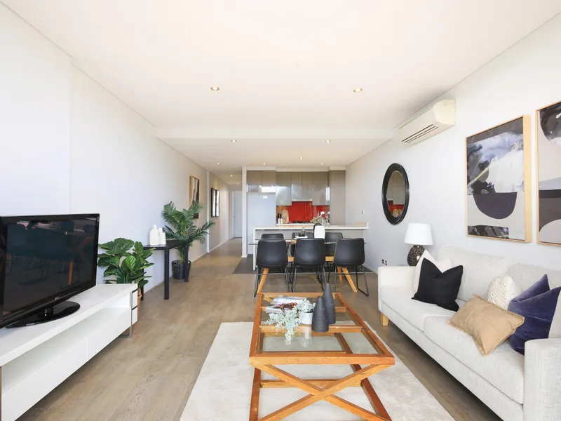 RESORT LIKE LIVING IN A TWO STORY APARTMENT!