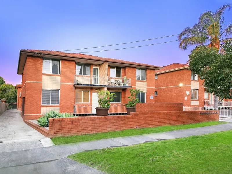NEWLY RENOVATED TWO BEDROOMS UNIT IN CAMPSIE