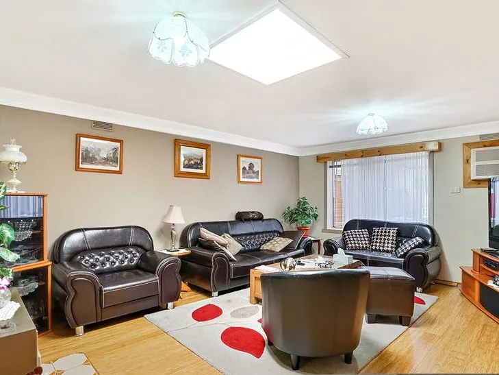 A RARE 3 BEDDER, 32BATHROOMS, 1 KITCHENS GEM IN LAVERTON!!!