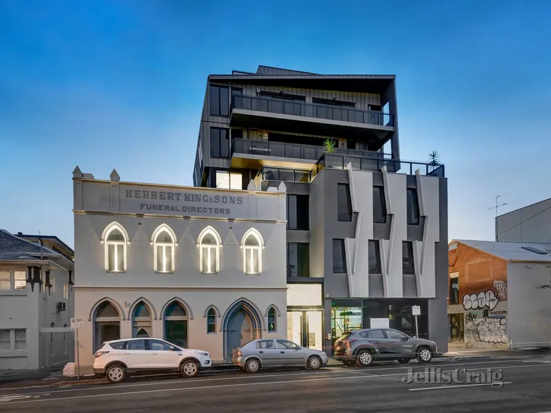 Semi Furnished Luxury Apartment On Richmond Hill