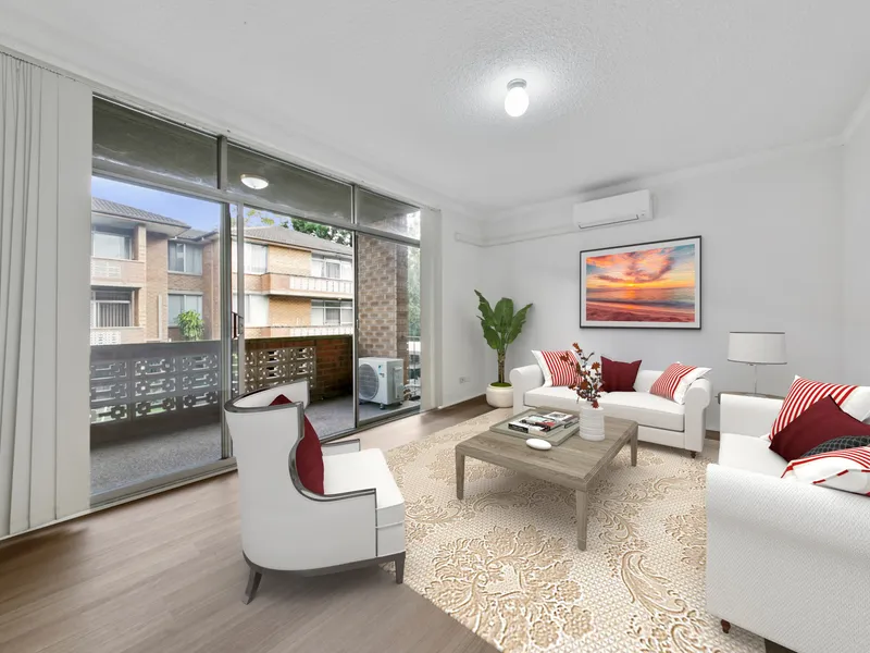 Stunningly Renovated Two Bedroom Unit with Air Conditioning and a Pool!