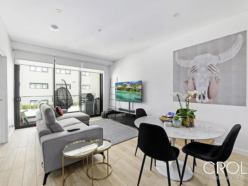 Stunning one bedroom plus study apartment