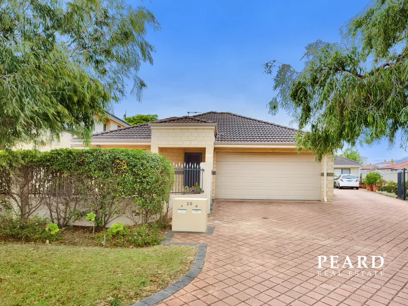 The perfect street front 3x2 villa in a first-class location