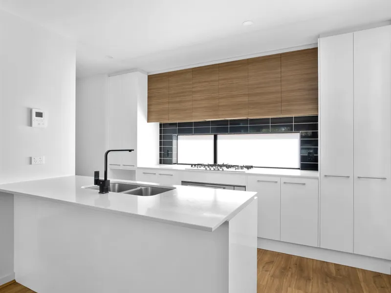 DESIGNER TOWNHOME IN COSMOPOLITAN PORT ADELAIDE