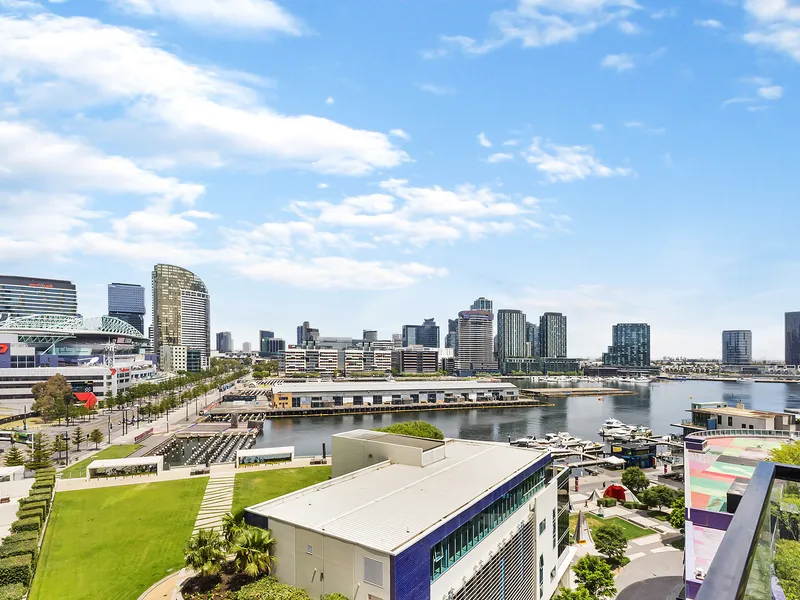 Ultimate Waterside Pad With Dazzling Harbour Views!