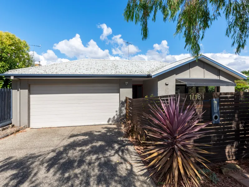 THREE BEDROOM TOWNHOUSE IN QUIET LOCATION
