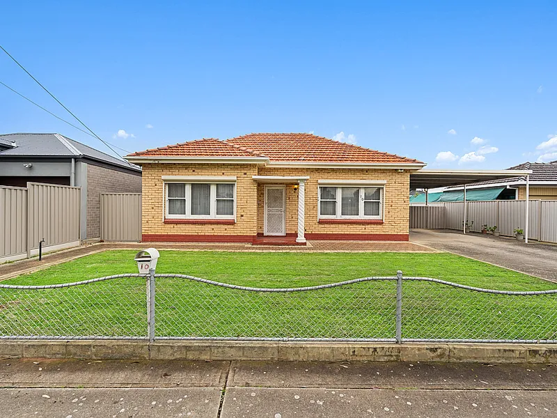GREAT HOUSE IN GREAT SUBURB CLOSE TO THE BEACH