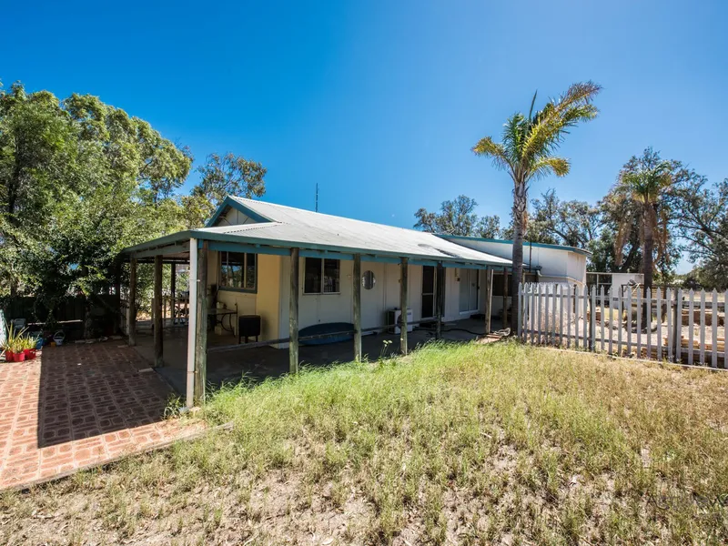 A BIG COUNTRY LIFESTYLE LESS THAN 2KM TO THE COAST