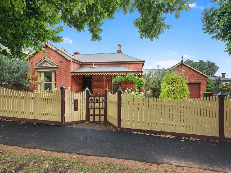 CHARMING VICTORIAN ERA FAMILY HOME IN UNBEATABLE LOCATION