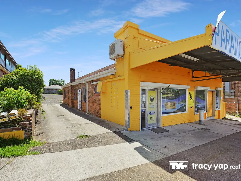 A Shop plus a House on a Level Land of 961sqm (16m frontage)