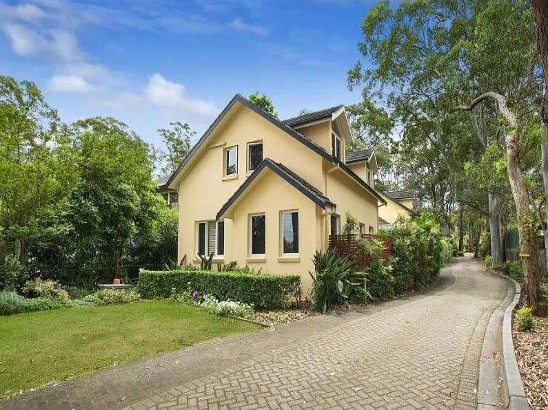 Free Standing Townhouse in Boutique Complex