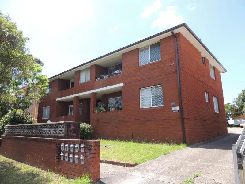 2  Bedroom Unit, Timber Floors & Balcony