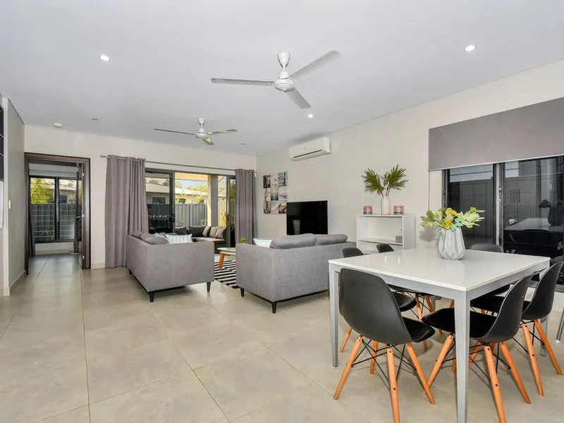 Fully Furnished - With outdoor enteraining.