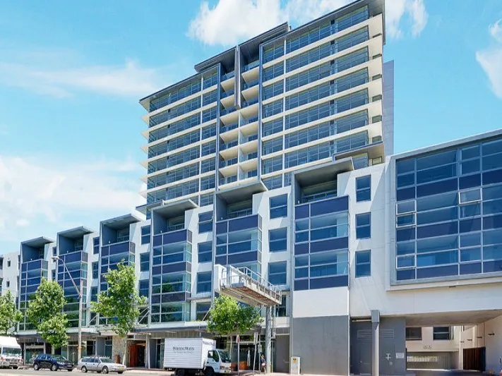 STUNNING 1 BEDROOM PLUS STUDY WITH PARKING IN PANORAMA RESIDENCES