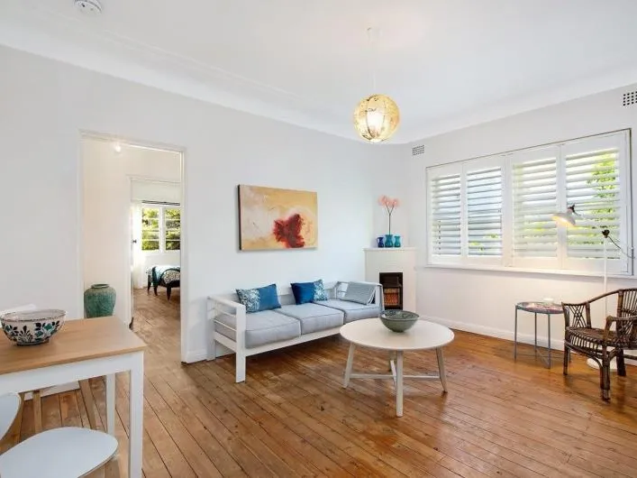 Sundrenched top floor apartment