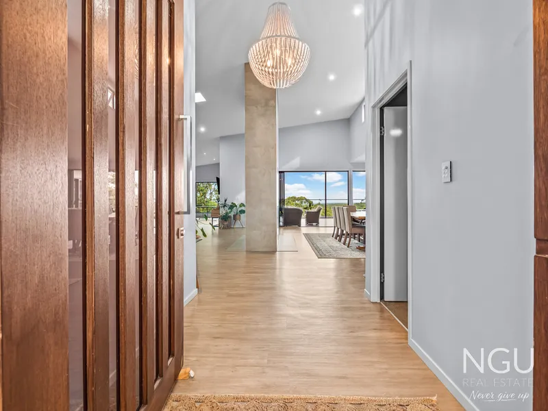 Hillside Estate With Impeccable Views