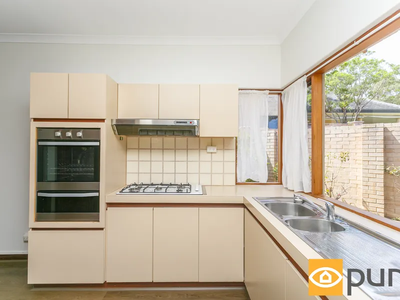 FRESHLY PAINTED, GREAT LOCATION, AVAILABLE NOW!