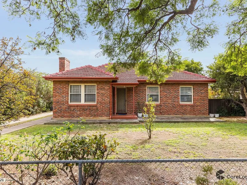 FAMILY FRIENDLY - LARGE YARD