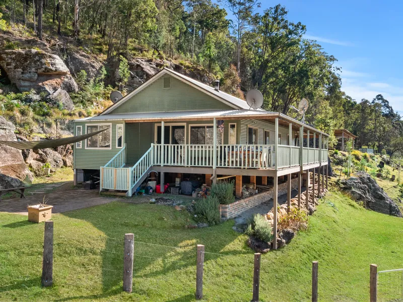 Off-Grid Retreat with Scenic Bushland - Fully Furnished