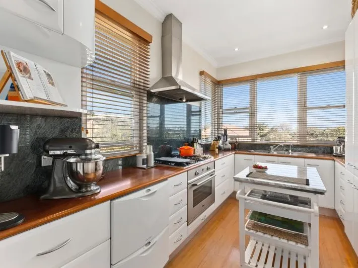 Large Art Deco Apartment with Study